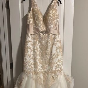 Elegant Lace Wedding Dress with Satin Bow